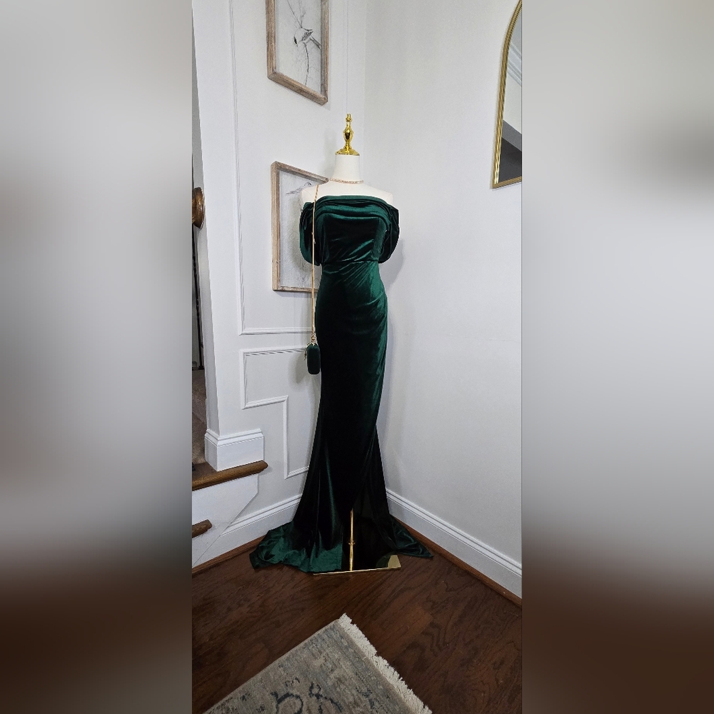 Luxurious Strapless Dark Green Velvet Gown